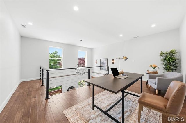 5223 Botanical Avenue, St Louis, MO 63110