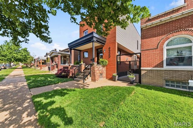 5223 Botanical Avenue, St Louis, MO 63110