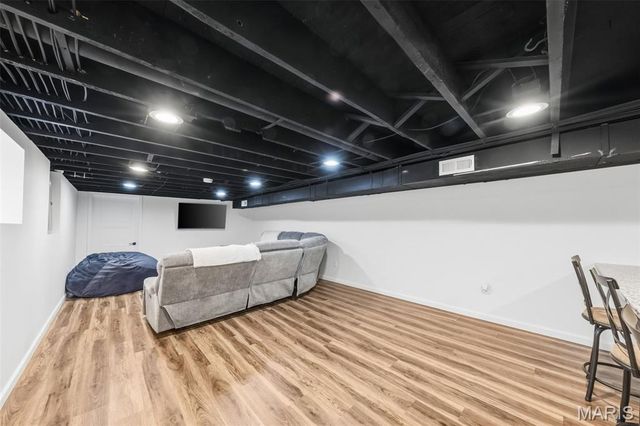 5223 Botanical Avenue, St Louis, MO 63110