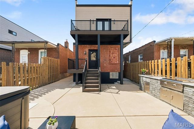 5223 Botanical Avenue, St Louis, MO 63110