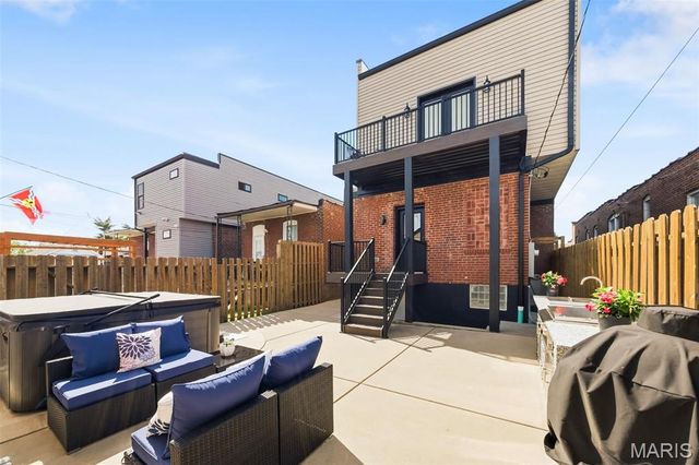 5223 Botanical Avenue, St Louis, MO 63110