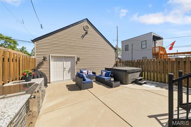 5223 Botanical Avenue, St Louis, MO 63110