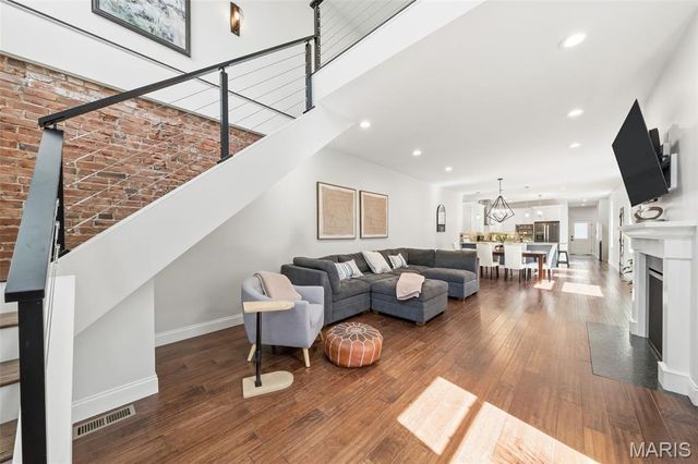 5223 Botanical Avenue, St Louis, MO 63110