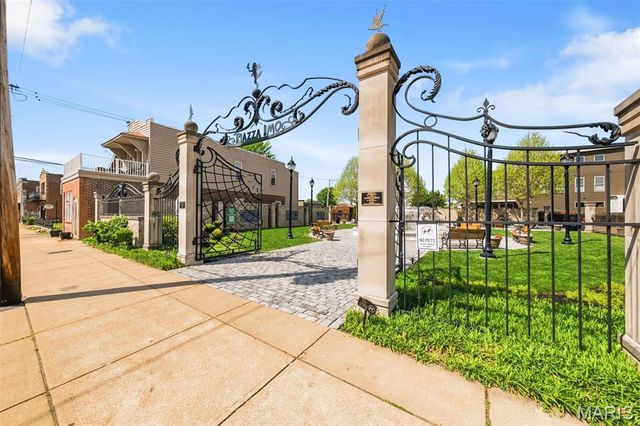 5223 Botanical Avenue, St Louis, MO 63110