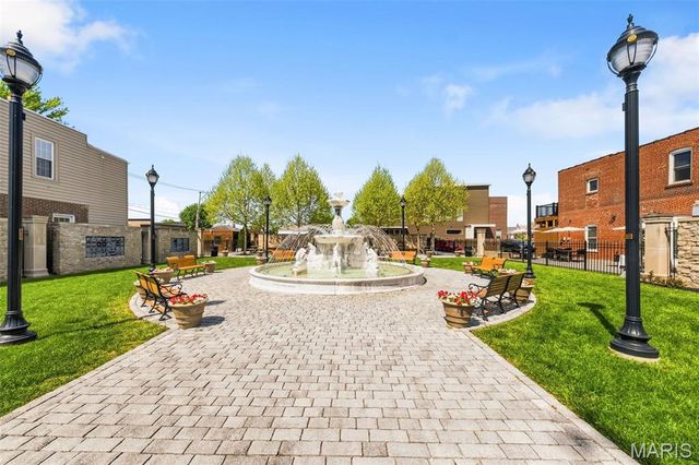 5223 Botanical Avenue, St Louis, MO 63110