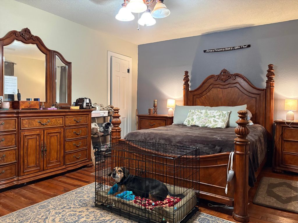 Image 10 of property listing at 112 S Woods Street, Bronte, TX 76933