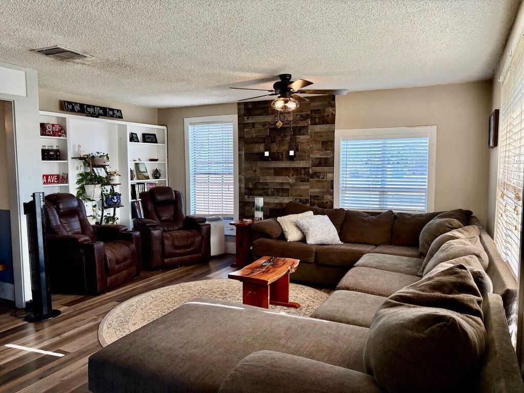 Image 3 of property listing at 112 S Woods Street, Bronte, TX 76933