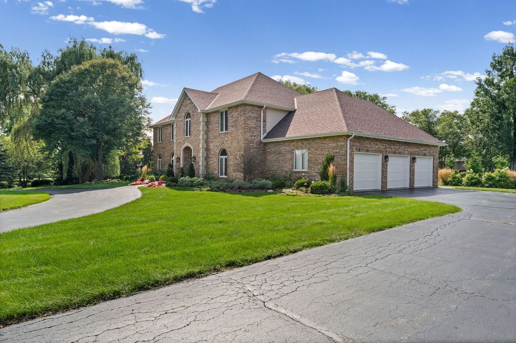 5657 Oakwood Circle, Long Grove, IL 60047 — exterior