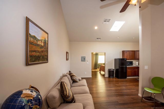 6406-08 N Radio Dr, San Diego, CA 92114