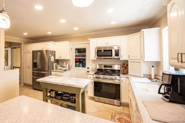 6406-08 N Radio Dr, San Diego, CA 92114