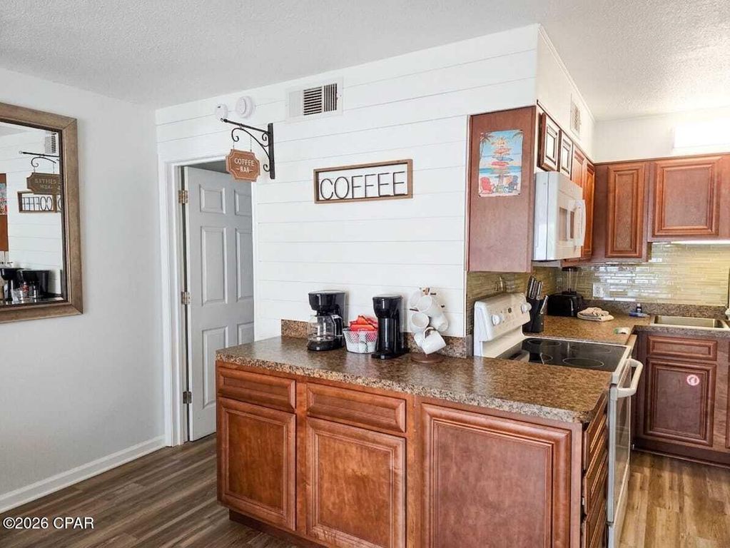 Image 6 of property listing at 8743 Thomas Drive 209, Panama City Beach, FL 32408