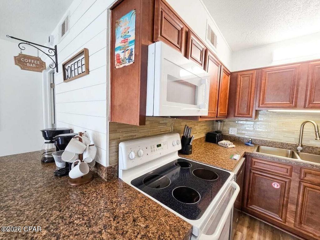 Image 7 of property listing at 8743 Thomas Drive 209, Panama City Beach, FL 32408