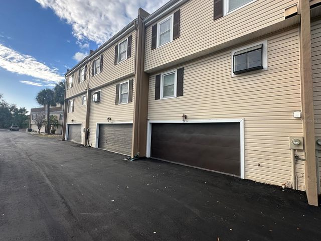 5419 SWEETWATER TERRACE CIRCLE 3-20, Tampa, FL 33634