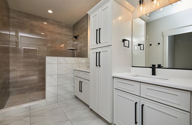 4637 179th Street, Urbandale, IA 50323