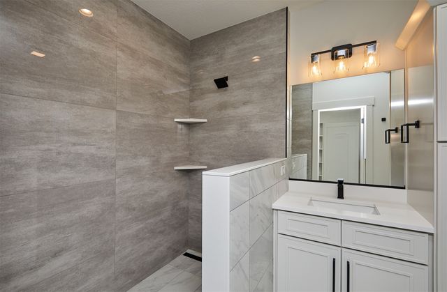 4637 179th Street, Urbandale, IA 50323