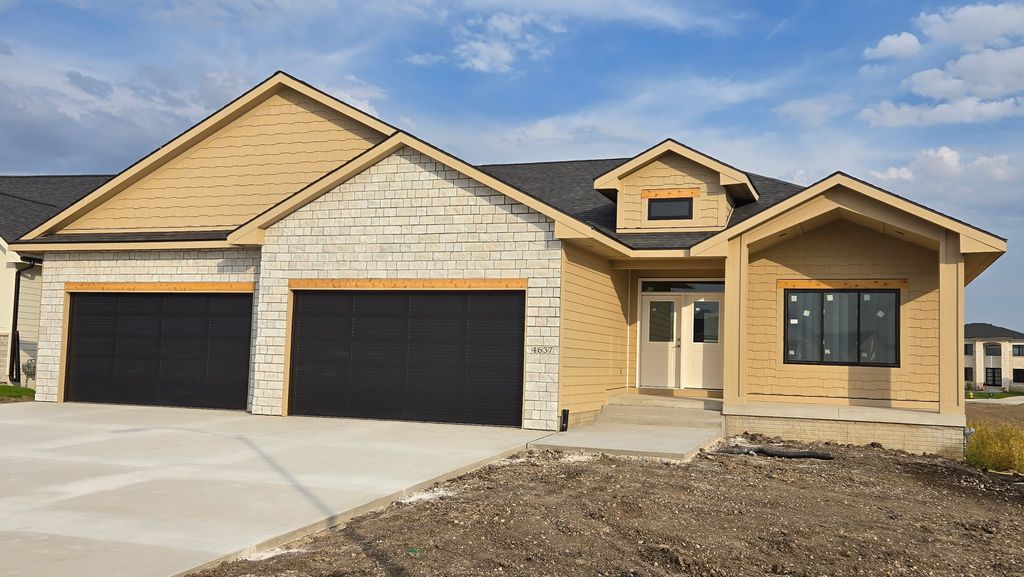 4637 179th Street, Grimes, IA 50111