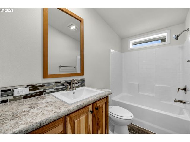 23002 Ne 58TH St, Vancouver, WA 98682