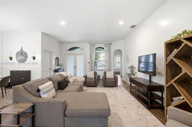 2615 SE 5th Ct, Homestead, FL 33033