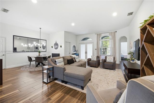 2615 SE 5th Ct, Homestead, FL 33033