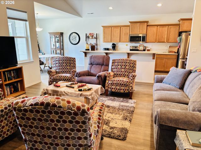 418 MEMORY Ln, Brookings, OR 97415