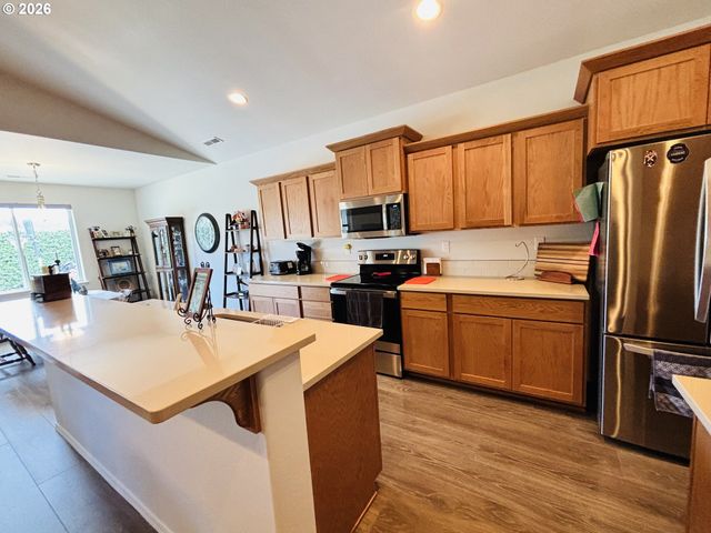 418 MEMORY Ln, Brookings, OR 97415