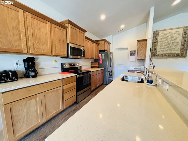 418 MEMORY Ln, Brookings, OR 97415
