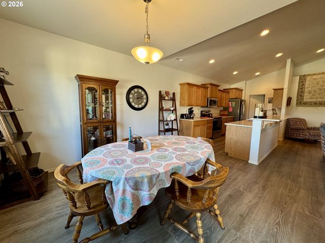 418 MEMORY Ln, Brookings, OR 97415