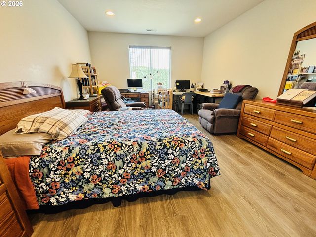 418 MEMORY Ln, Brookings, OR 97415