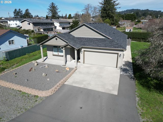 418 MEMORY Ln, Brookings, OR 97415