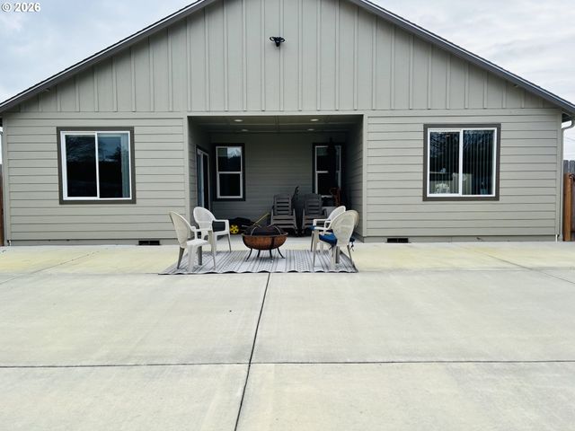 418 MEMORY Ln, Brookings, OR 97415