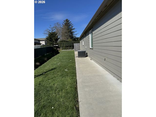 418 MEMORY Ln, Brookings, OR 97415