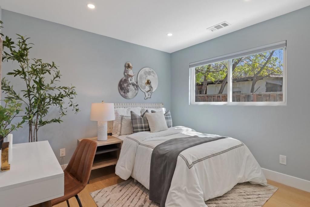 Image 13 of property listing at 1950 Hackett Avenue, Mountain View, CA 94043