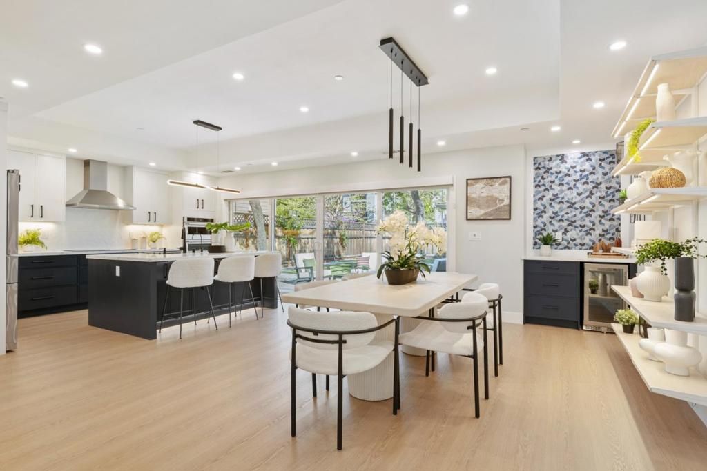 Image 6 of property listing at 1950 Hackett Avenue, Mountain View, CA 94043