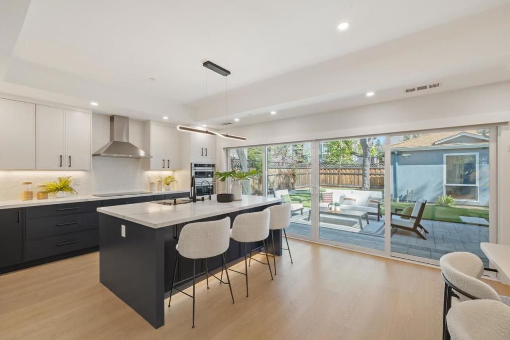 Image 7 of property listing at 1950 Hackett Avenue, Mountain View, CA 94043