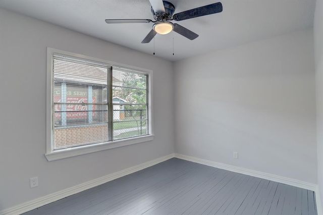 1009 15th Avenue N, Texas City, TX 77590