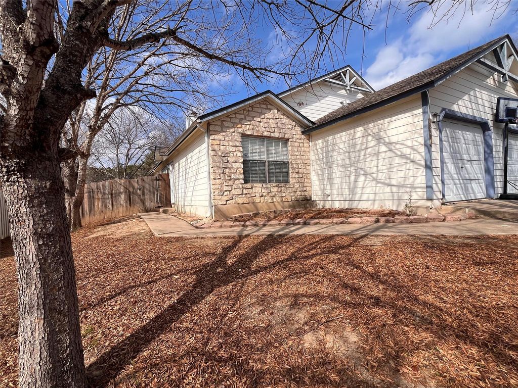 433 Sailmaster ST A, Lakeway, TX 78734