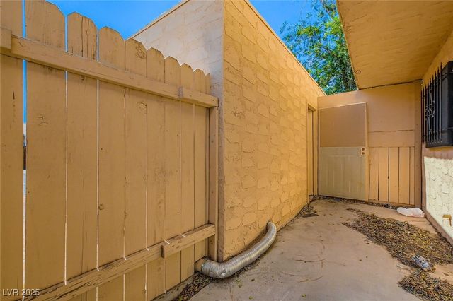 5125 Gray Lane B, Las Vegas, NV 89119