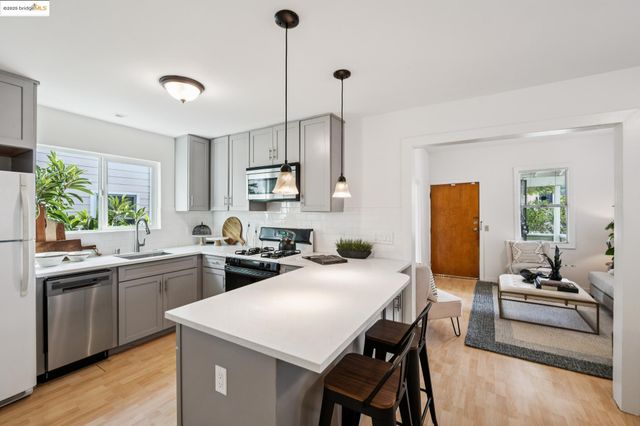 1420 E 33rd St, Oakland, CA 94602