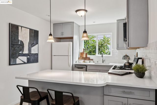 1420 E 33rd St, Oakland, CA 94602