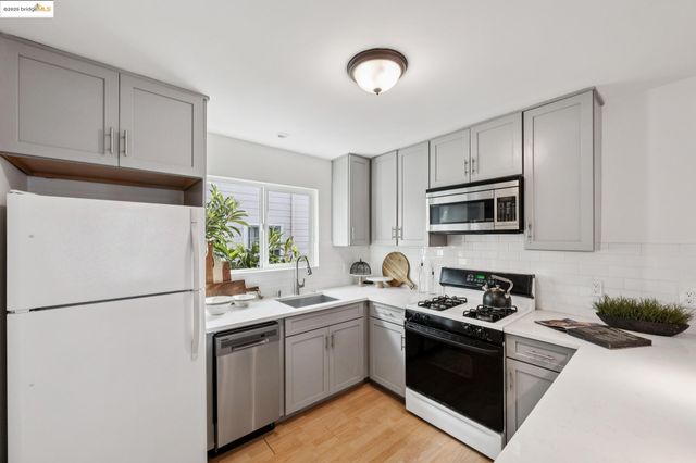 1420 E 33rd St, Oakland, CA 94602