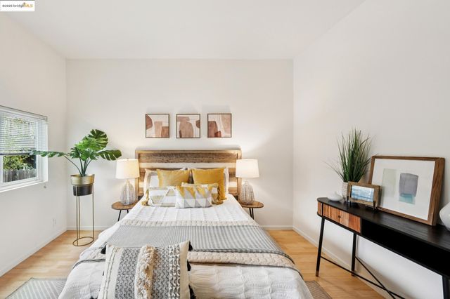 1420 E 33rd St, Oakland, CA 94602