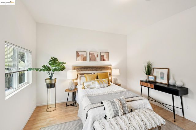 1420 E 33rd St, Oakland, CA 94602