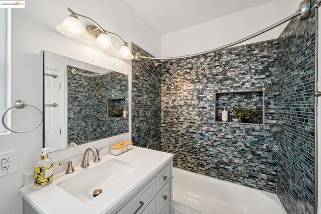 1420 E 33rd St, Oakland, CA 94602