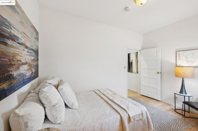 1420 E 33rd St, Oakland, CA 94602