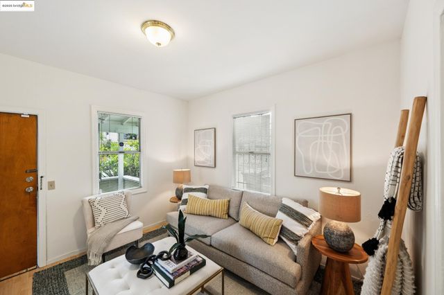 1420 E 33rd St, Oakland, CA 94602