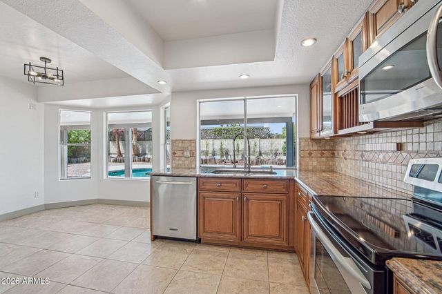 4662 E GRANDVIEW Road, Phoenix, AZ 85032