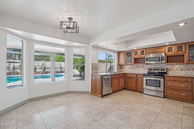 4662 E GRANDVIEW Road, Phoenix, AZ 85032