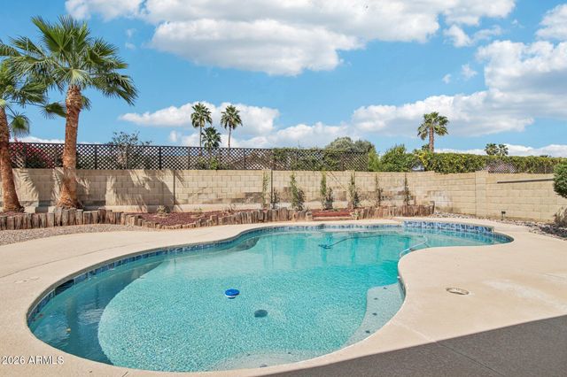 4662 E GRANDVIEW Road, Phoenix, AZ 85032