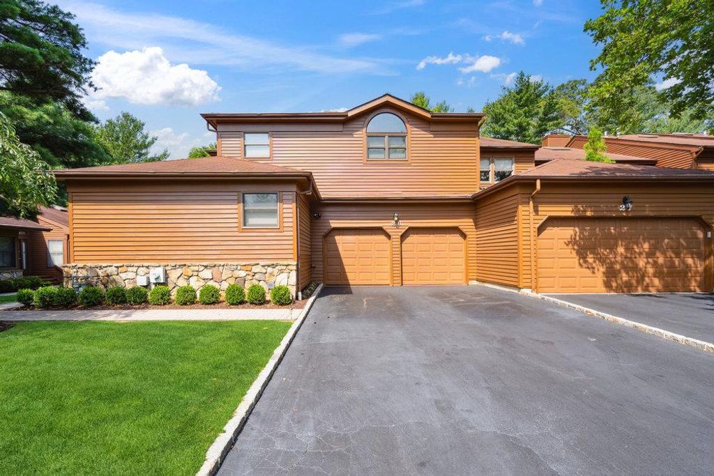 26 Hunt Court, Jericho, NY 11753