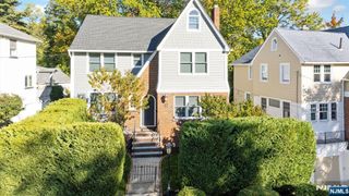 17 Glen Ridge Parkway, Bloomfield, NJ 07003